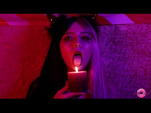 ❤️ Μια παθιασμένη πίπα από ένα σέξι Succubus με ένα σπέρμα στο στόμα της. ️ Γαμημένο βίντεο